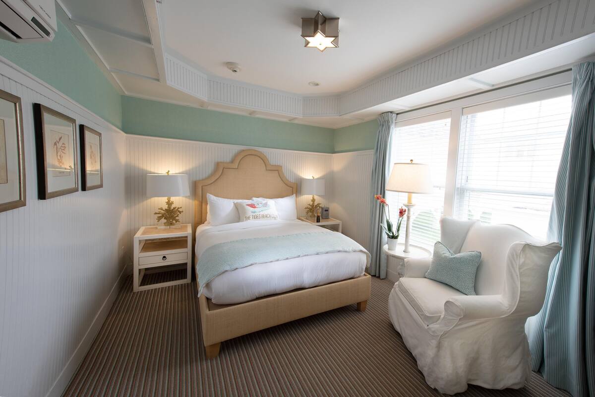 Quarto (Tides Queen ADA) | Roupas de cama premium, individualmente decorados