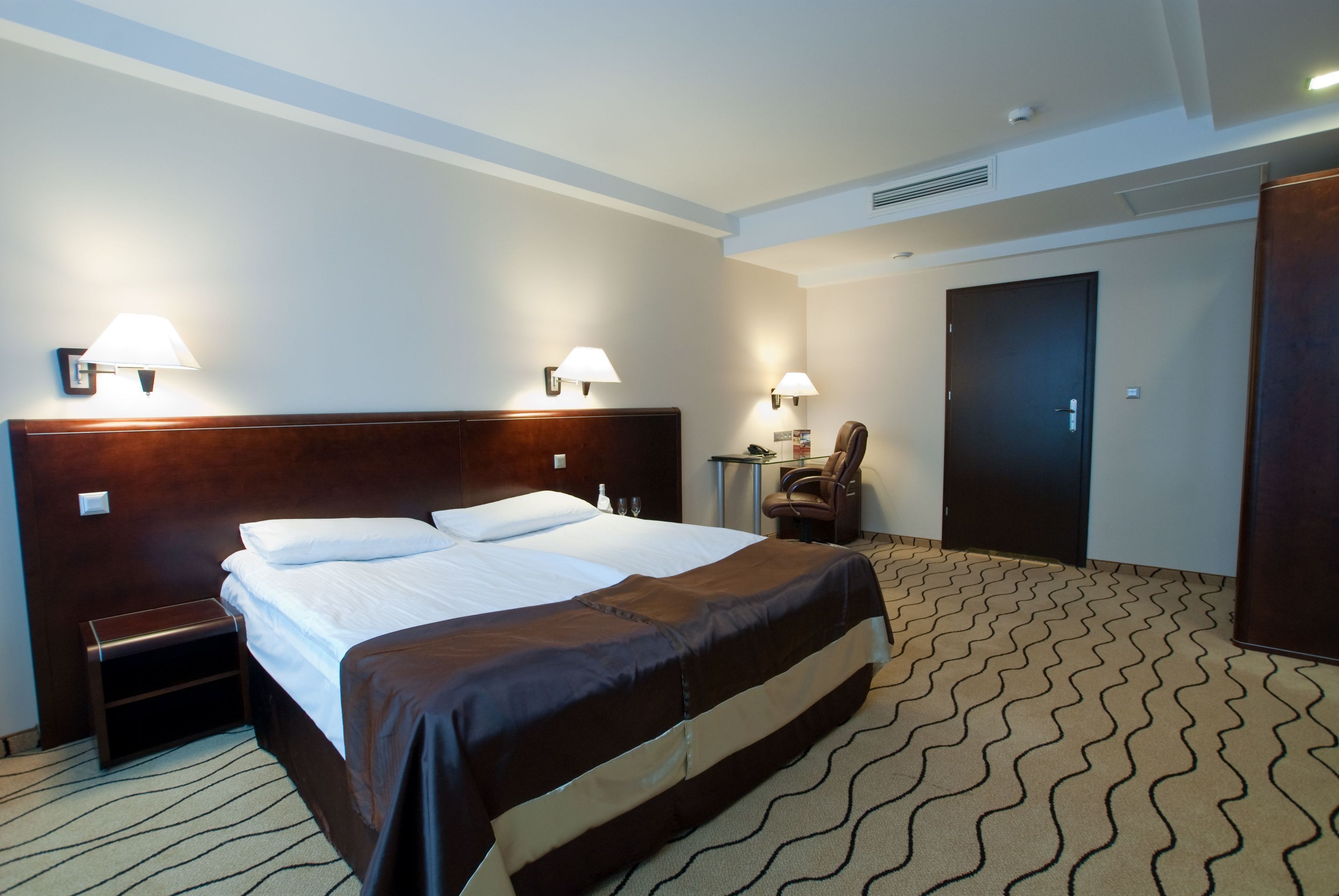 premium bedding, select comfort beds, in-room safe, desk