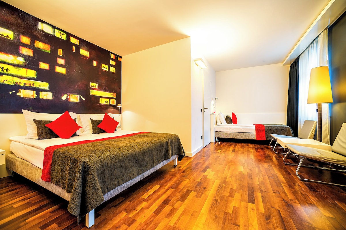 Habitació triple superior | Roba de llit hipoal·lergògena, minibar i caixa forta a l'habitació