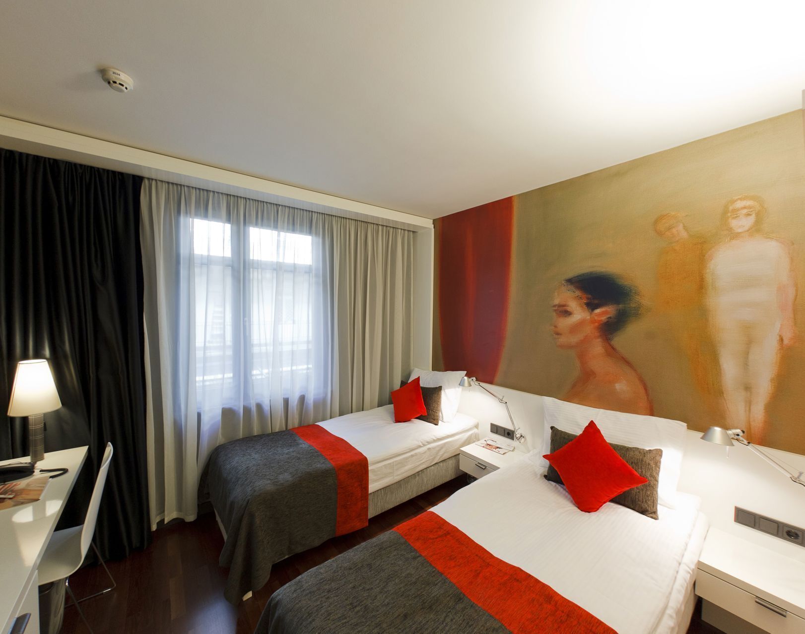 Ropa de cama hipoalergénica y minibar 