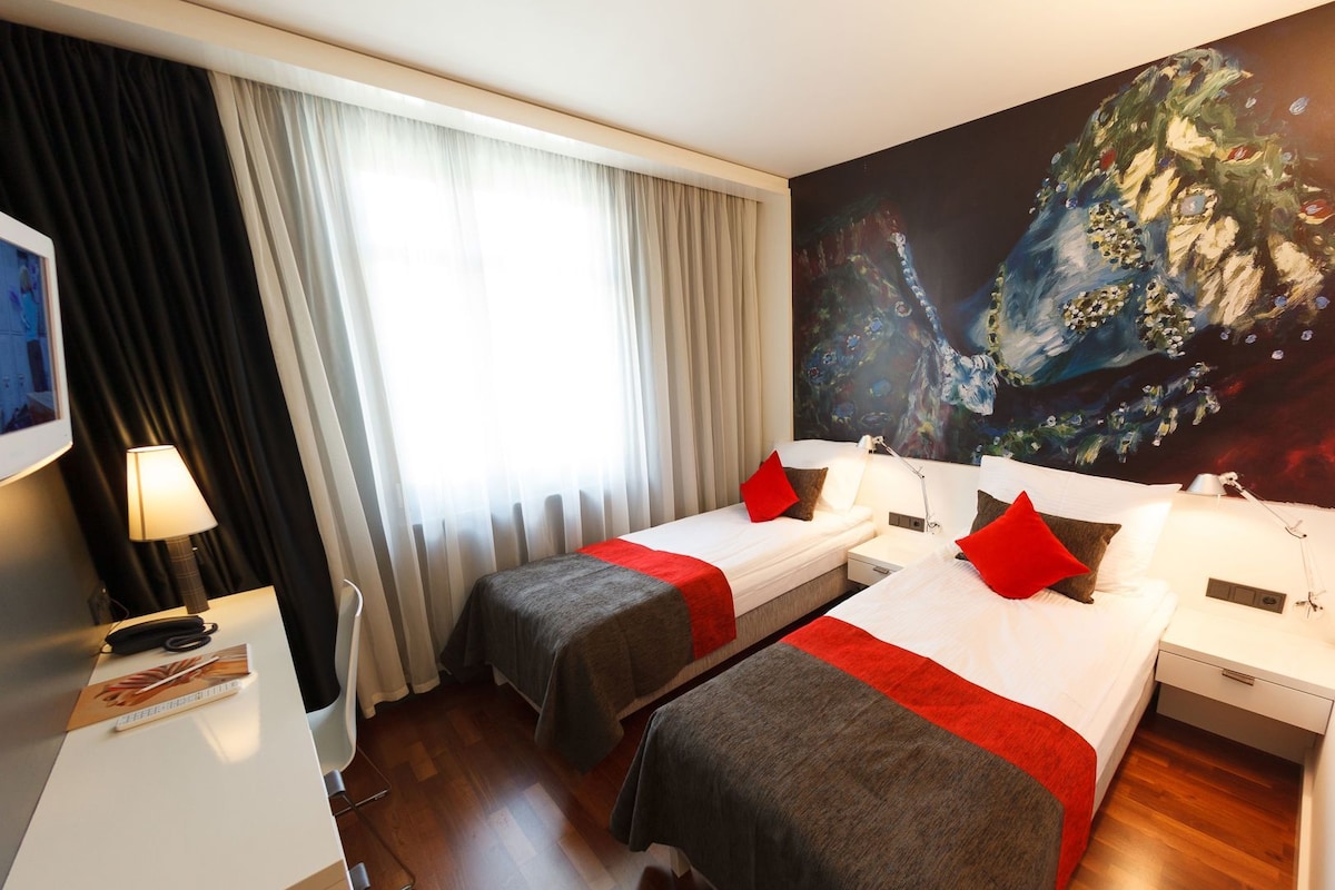 Ropa de cama hipoalergénica y minibar 