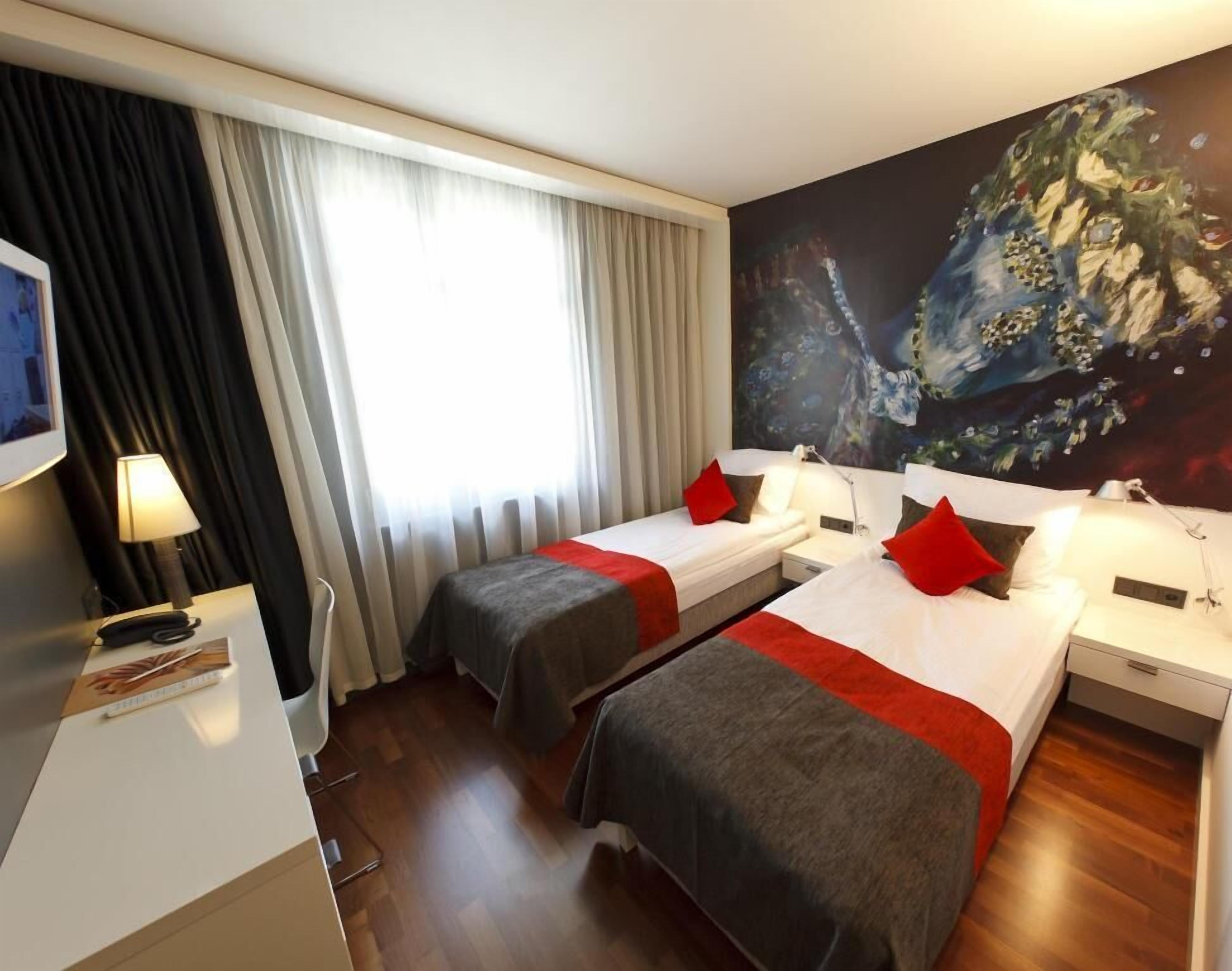 Ropa de cama hipoalergénica y minibar 