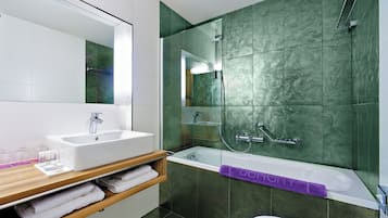 Bohem Superior Triple | Bathroom | Free toiletries, hair dryer, heated floors, towels