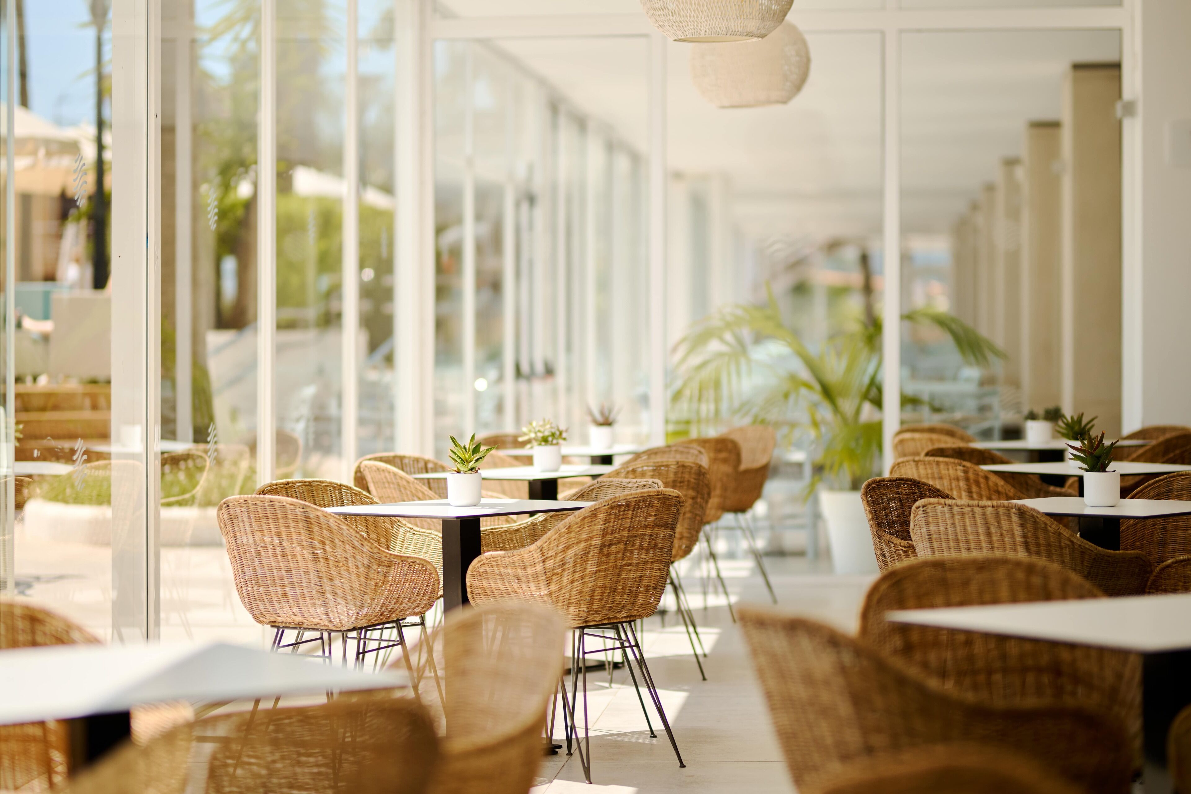 5 bar/ruang istirahat, bar tepi kolam 