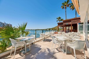 Breakfast, lunch and dinner served