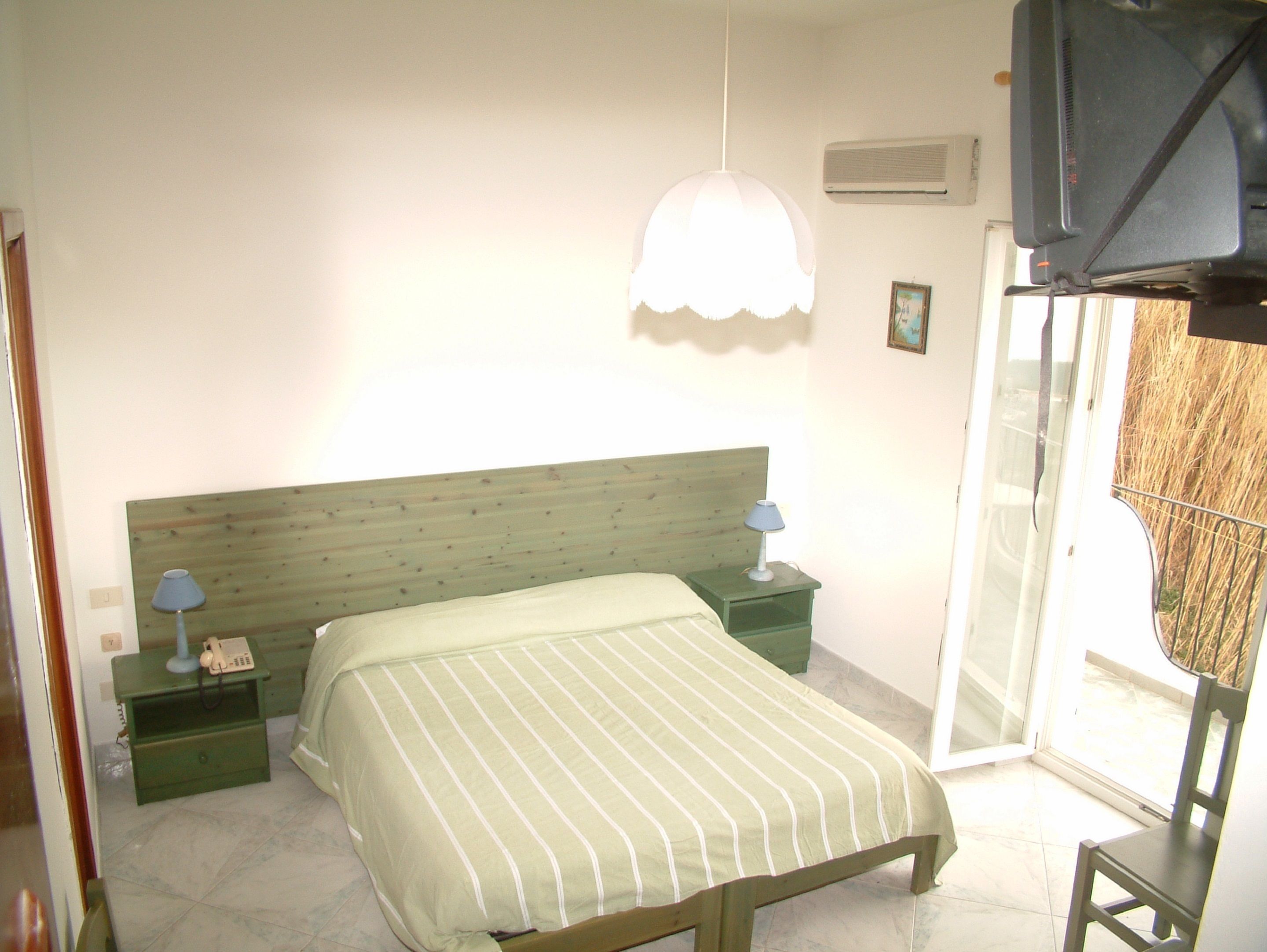 double room, sea view | premium bedding, in-room safe, desk, free cots/infant beds