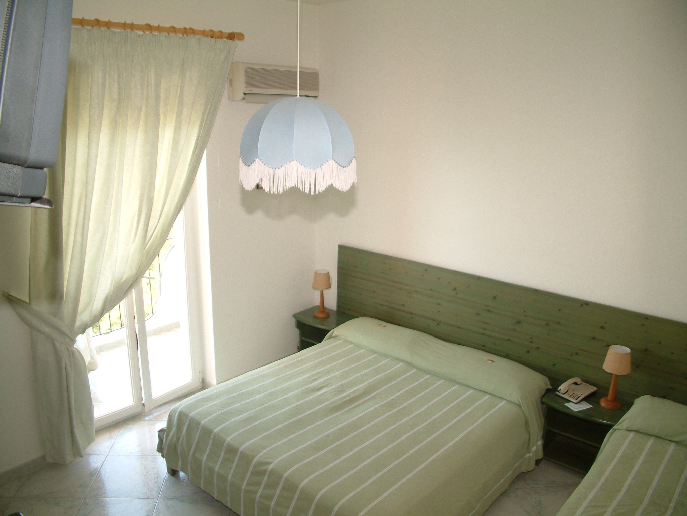 double room, sea view | premium bedding, in-room safe, desk, free cots/infant beds