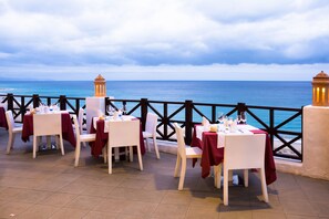 3 restaurants, breakfast, lunch, dinner served; Spanish cuisine - Club Jandía Princess - All Inclusive (Pajara)