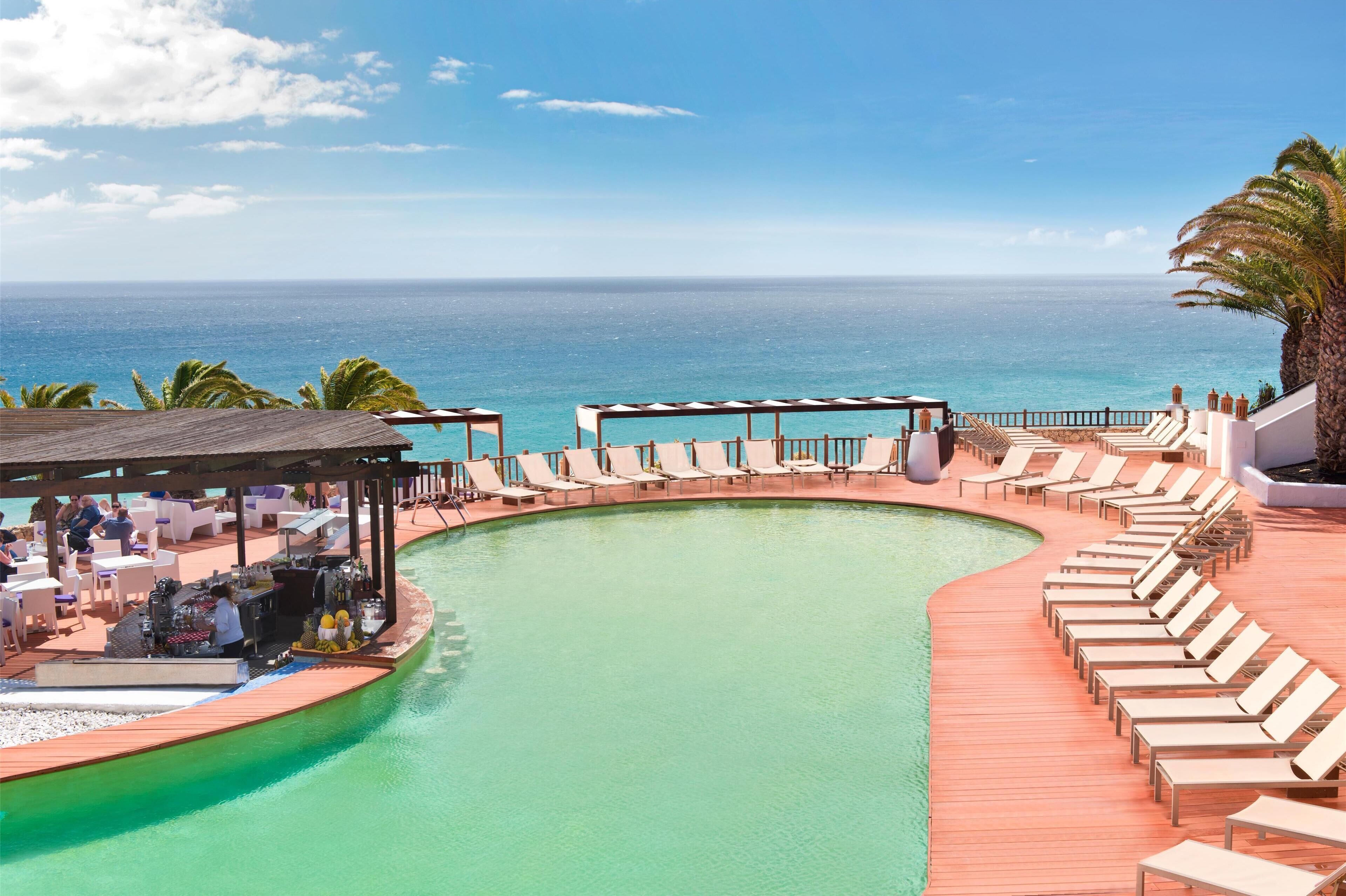 5 outdoor pools, pool umbrellas, pool loungers