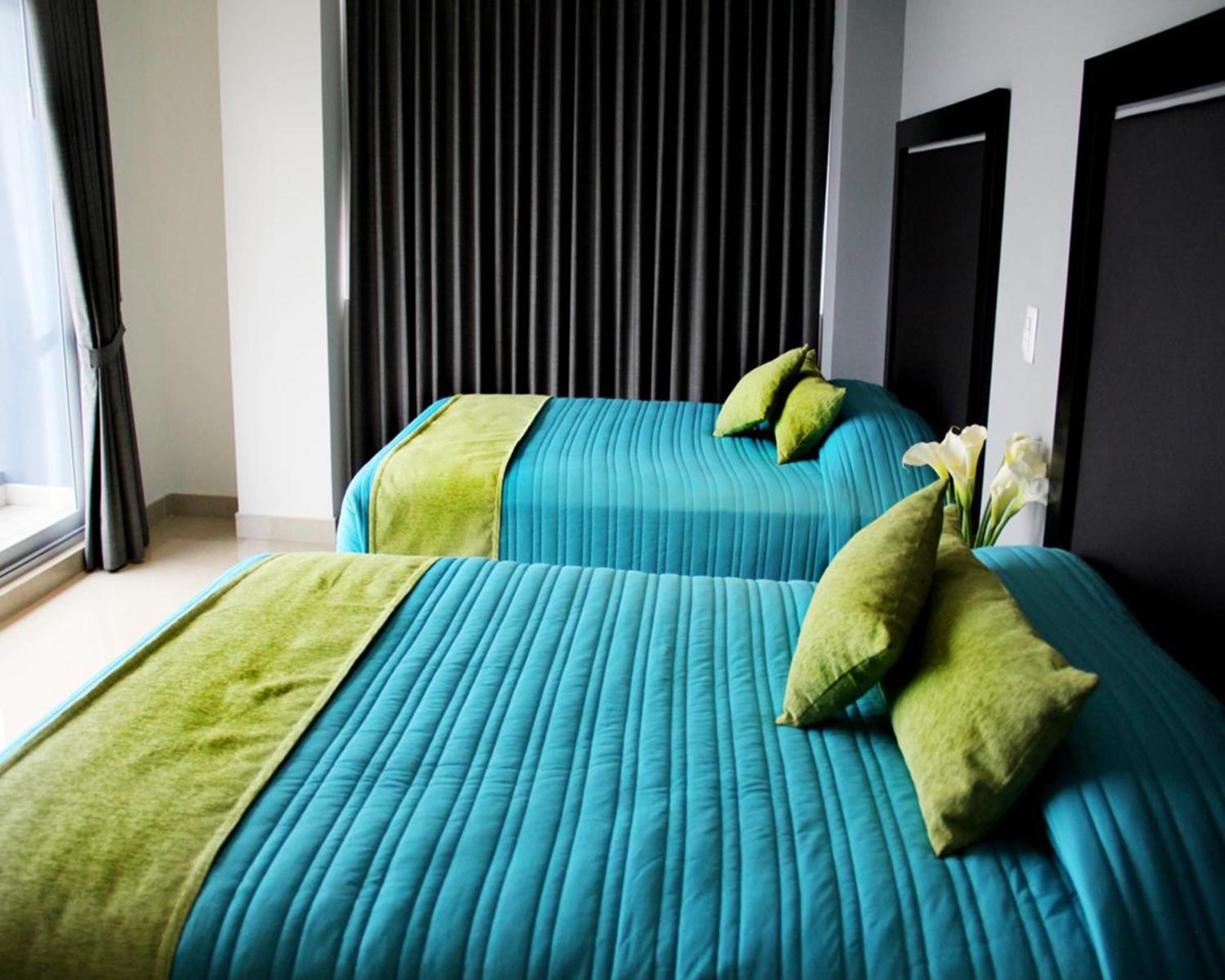 خزنة داخل الغرفة ومكواة/لوح كي وواي فاي مجانًا