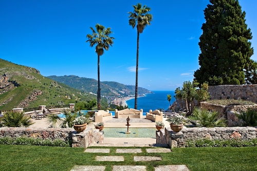 The Ashbee Hotel - The Leading Hotels of the World