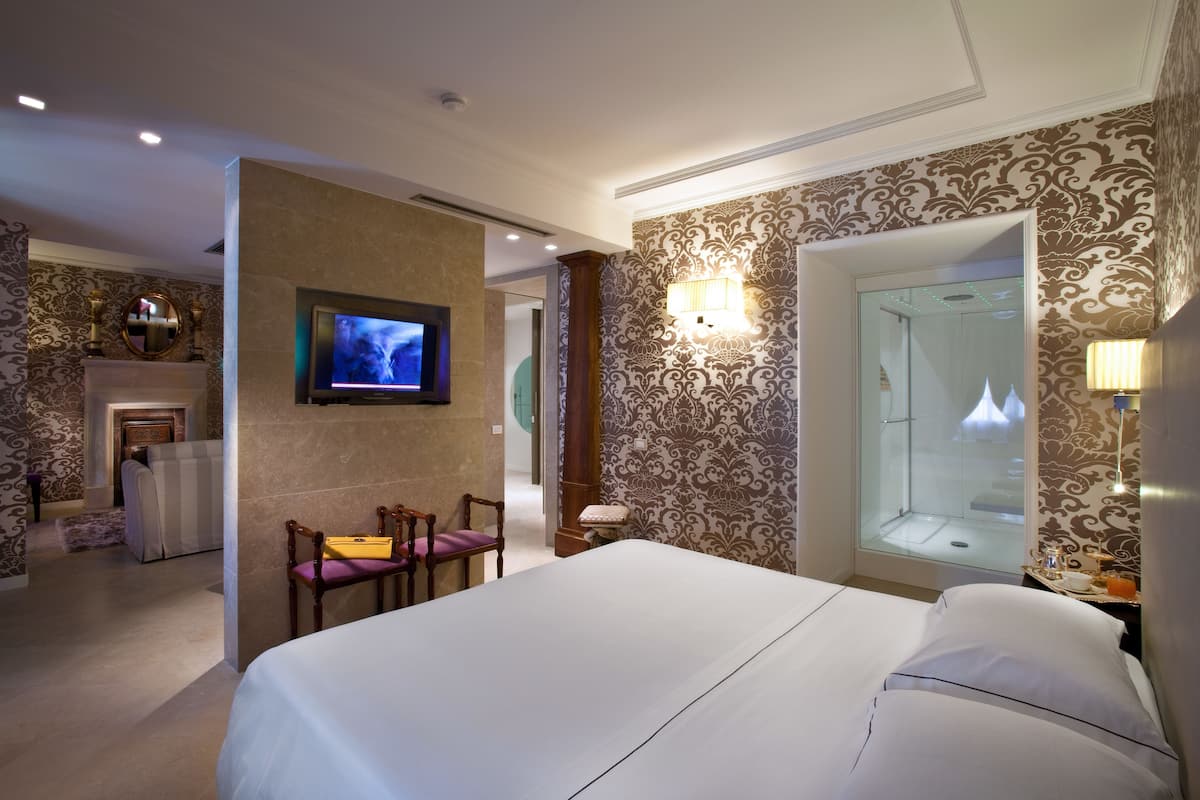 led tv, first-run films, pay films