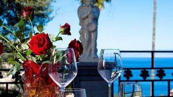 Petit déjeuner servi sur place