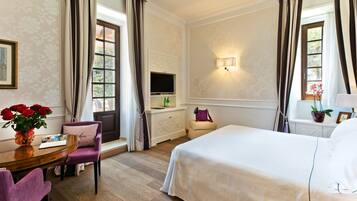 Minibar, coffres-forts dans les chambres, décoration personnalisée