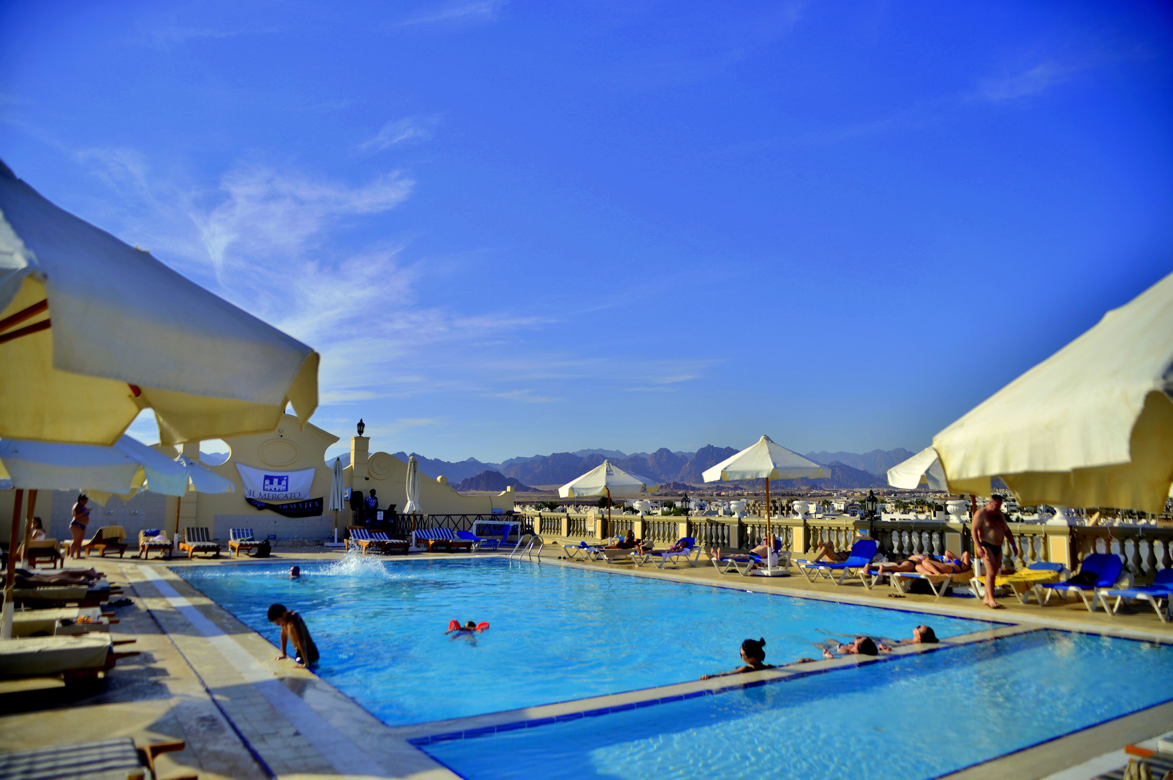 2 piscinas al aire libre, sillones reclinables de piscina