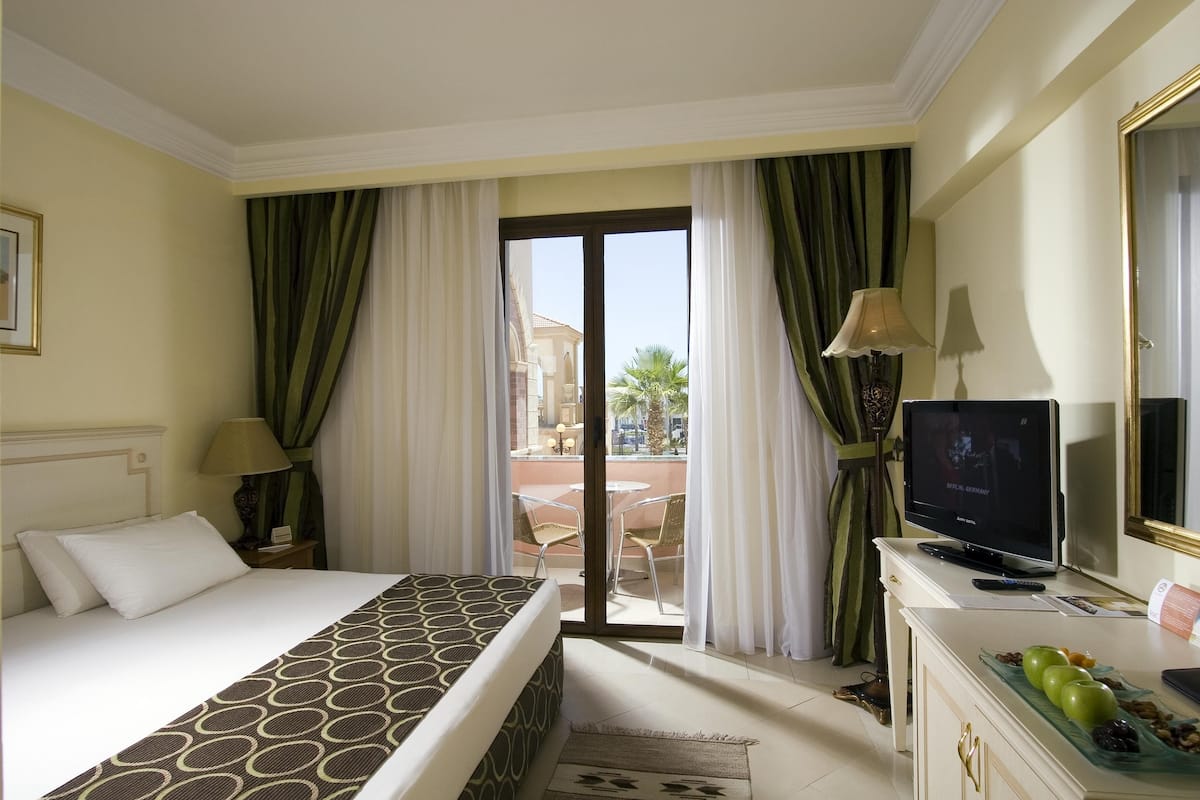Down duvets, minibar, in-room safe, individually furnished