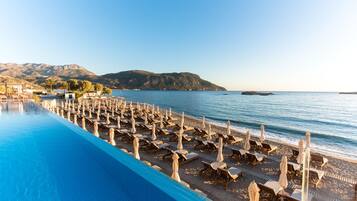 Breakfast and dinner served