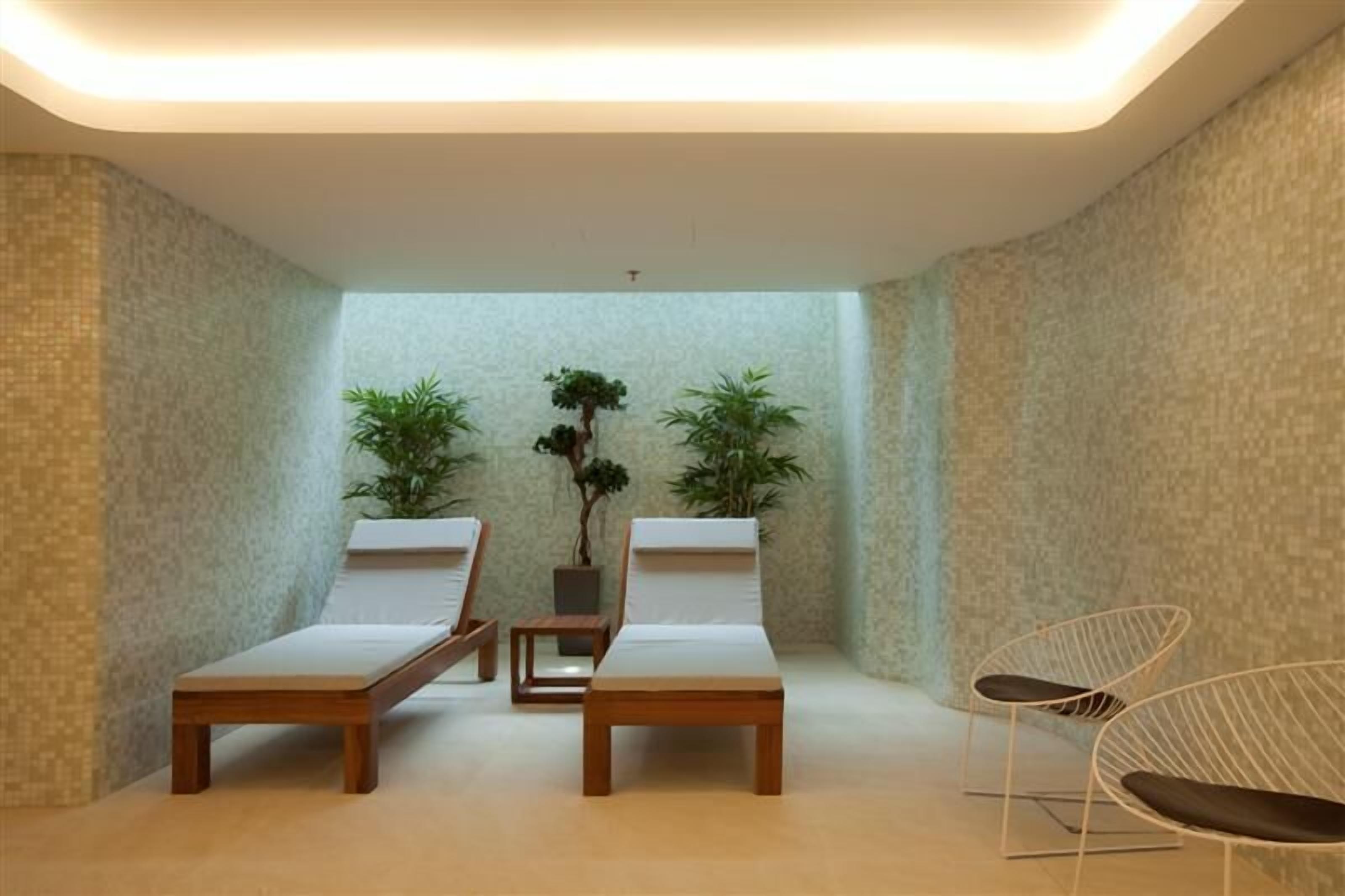 couples treatment room(s), sauna, hot tub, turkish bath/hammam