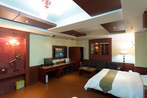 Premium bedding, down comforters, memory foam beds, in-room safe - Benikea Suwon Hotel (Suwon)