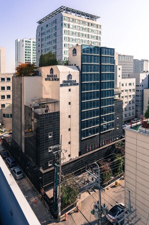 Front of property - Benikea Suwon Hotel (Suwon)