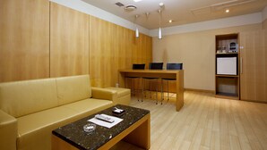 Junior Suite, 1 King Bed | Living area | 45-inch plasma TV with satellite channels, TV - Benikea Suwon Hotel (Suwon)
