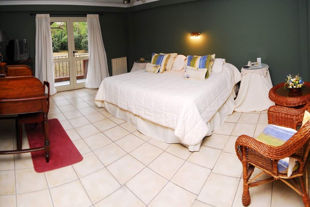 Superior Double Room | In-room safe, soundproofing, free WiFi, bed sheets