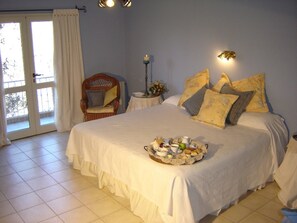 In-room safe, soundproofing, free WiFi, bed sheets - Don Numas Posada Boutique & Spa (Villa San Lorenzo)