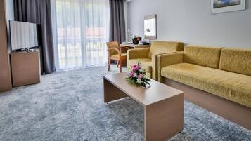 Allergivenligt sengetøj, minibar, pengeskab på værelset, skrivebord