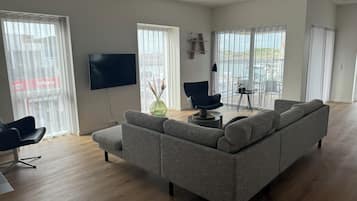 Appartamento Deluxe, 2 camere da letto, non fumatori | Area soggiorno | TV a schermo piatto
