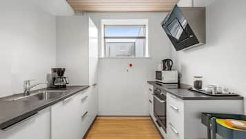 Monolocale Basic, 1 letto king, non fumatori | Cucina privata | Frigorifero nell'area comune, forno a microonde nell'area comune