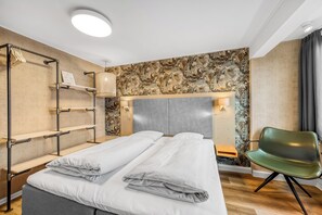 Double Room | Peralatan tempat tidur premium, tilam berlapik, seterika/papan seterika 