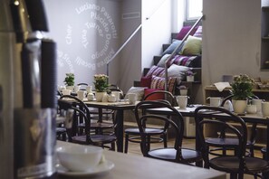 Petit déjeuner buffet servi tous les jours en supplément