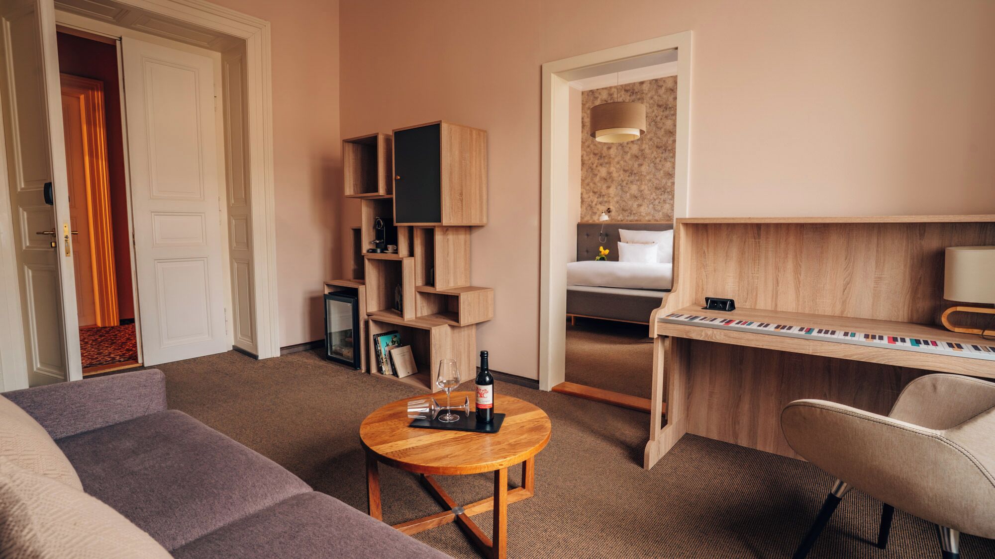 junior suite | living area | 90-cm smart tv with satellite channels, tv