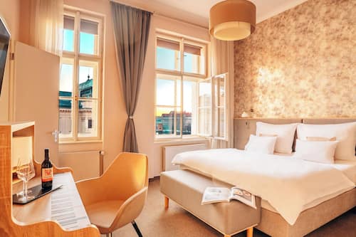 Superior-Doppelzimmer | Allergikerbettwaren, Minibar, Zimmersafe, individuell dekoriert