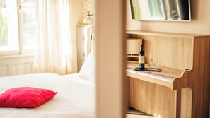Deluxe Double Room | Hypo-allergenic bedding, minibar, in-room safe, individually decorated - Hotel Klarov (Prague)