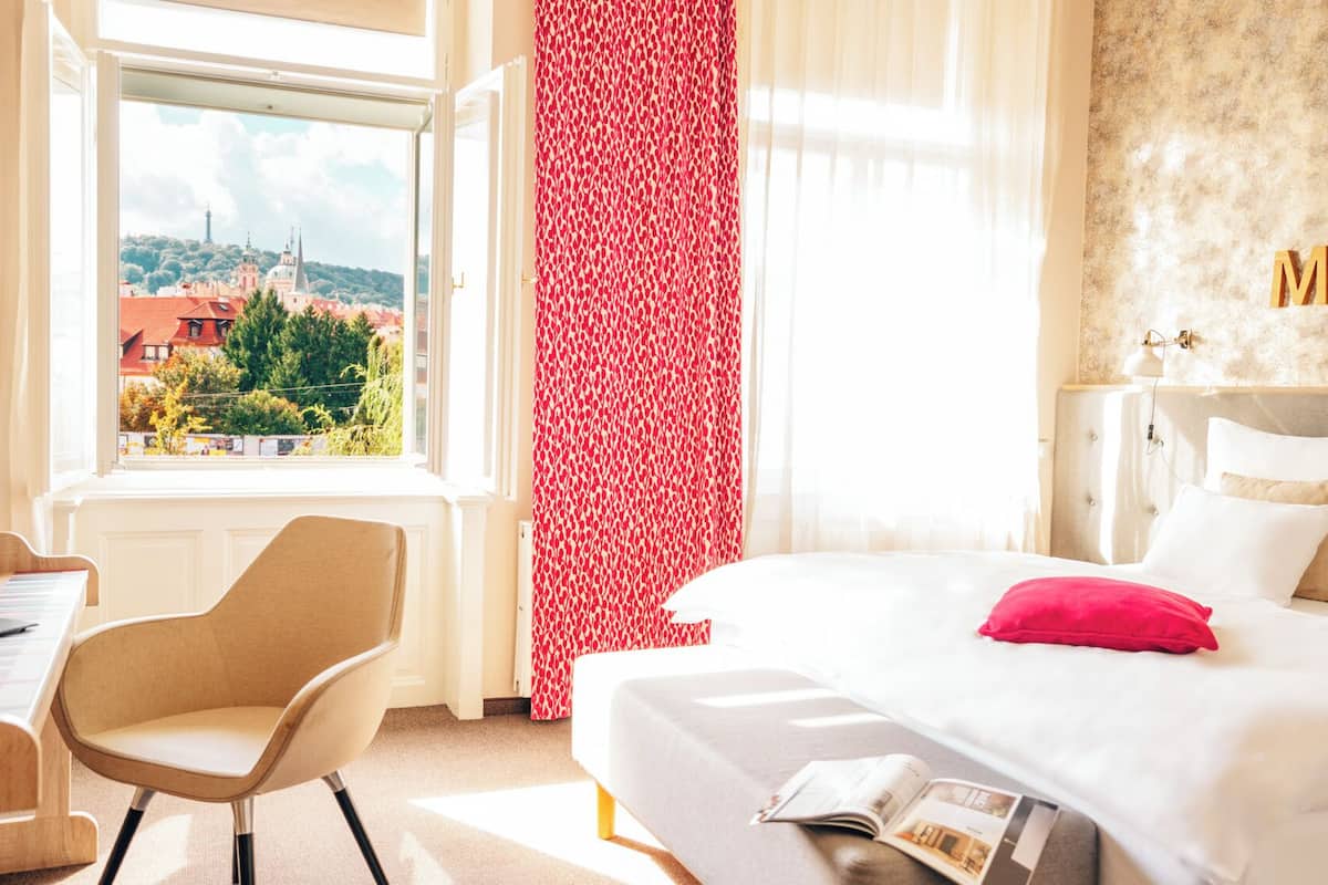 1 bedroom, hypo-allergenic bedding, minibar, in-room safe