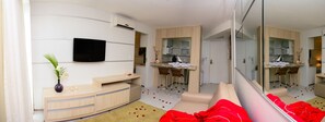 Romantic Room, Partial Sea View | Living room | Flat-screen TV - Kings Flat Hotel Beira Mar (Natal)
