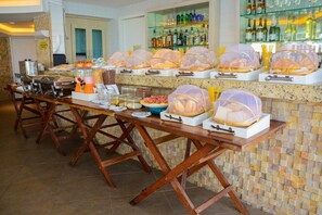 Free daily buffet breakfast - Kings Flat Hotel Beira Mar (Natal)