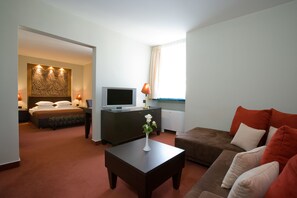 Family Room | Living room | TV - Hotel Laguna (Zagreb)