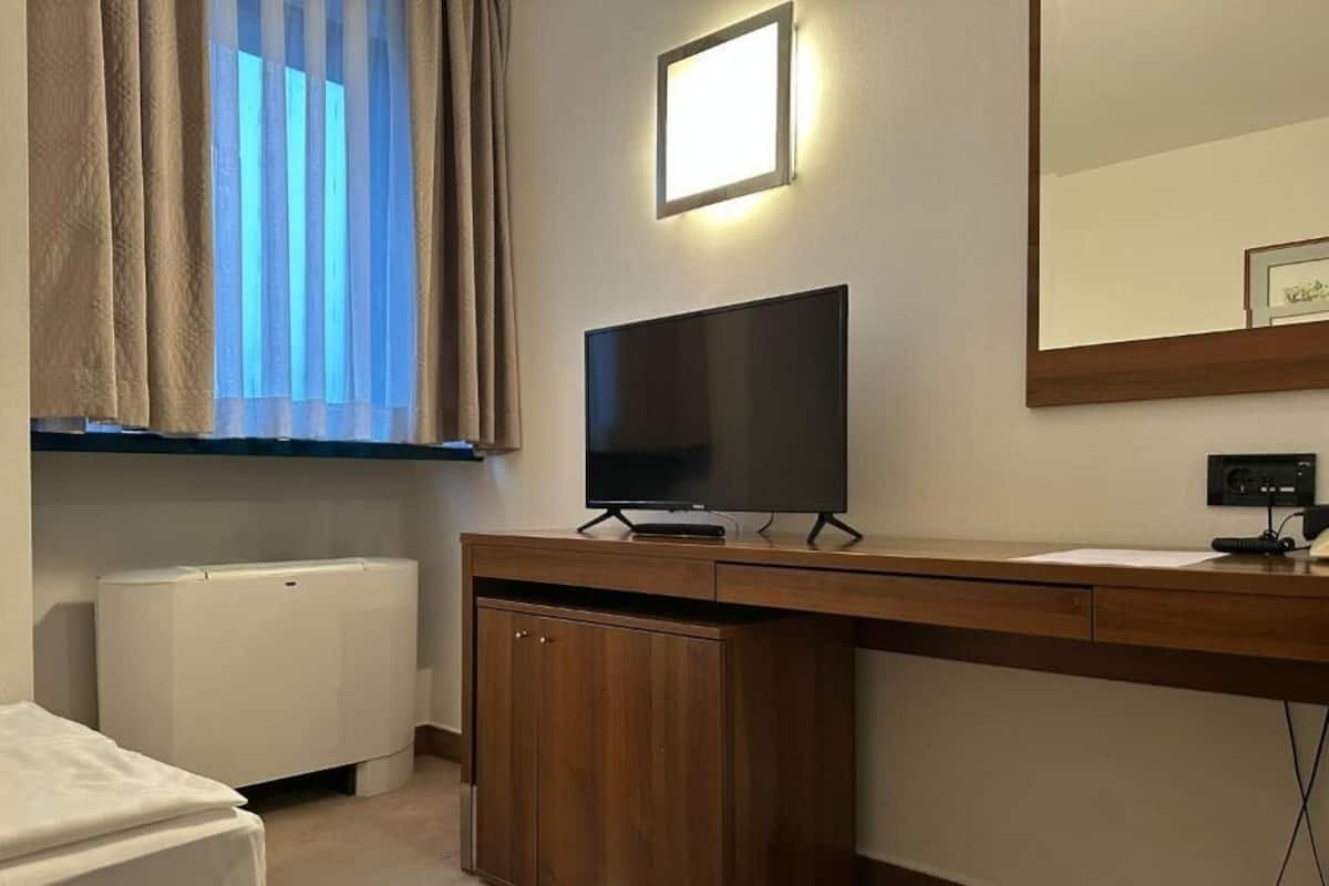 Double or Twin Room | Pillowtop beds, desk, WiFi (free), bed sheets