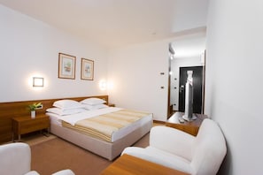 Lit avec matelas Ă plateau-coussin, bureau, accĂšs au Wi-Fi (inclus)