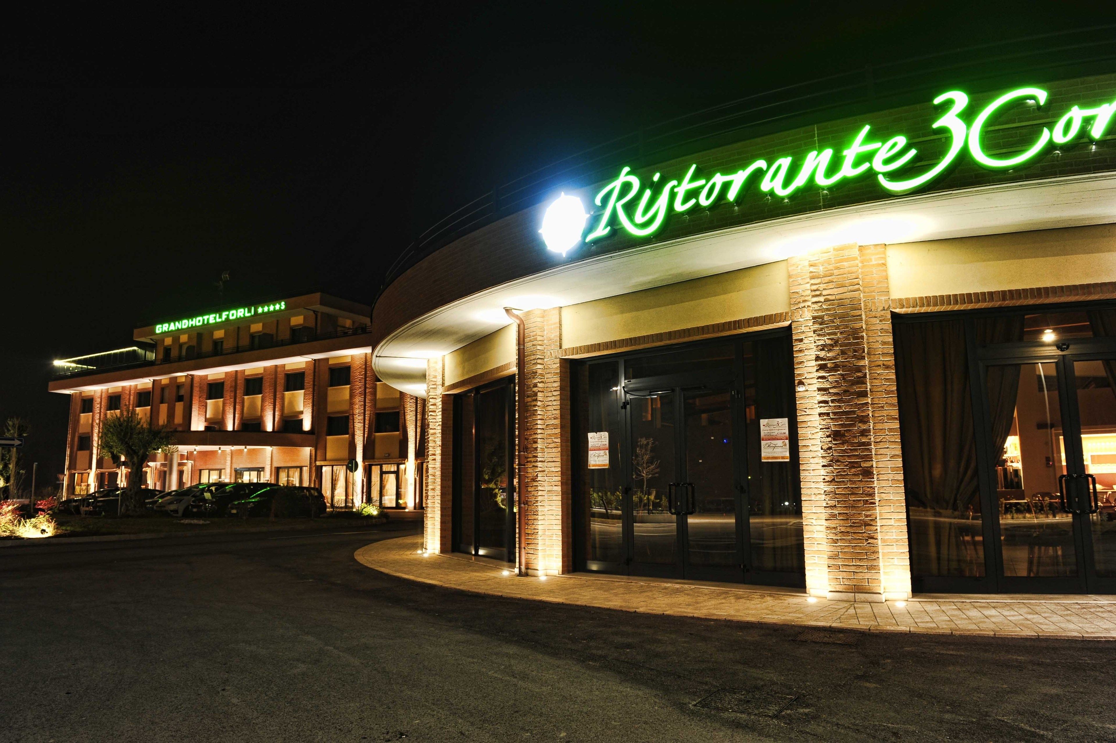 Fassade der Unterkunft – Abend/Nacht