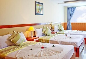 Deluxe Room | In-room safe, desk, blackout drapes, iron/ironing board - Nhat Thanh Hotel (Nha Trang)