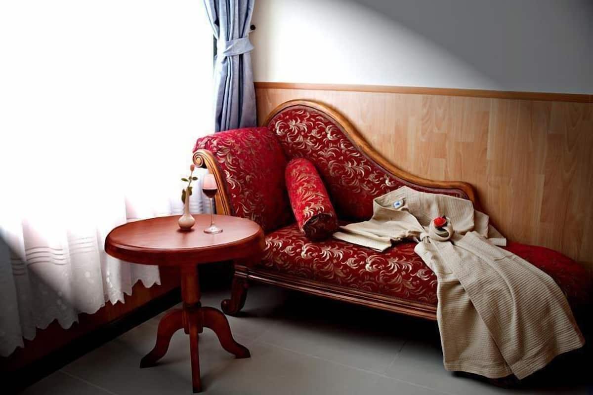 Suite | In-room safe, desk, blackout drapes, iron/ironing board (on request)