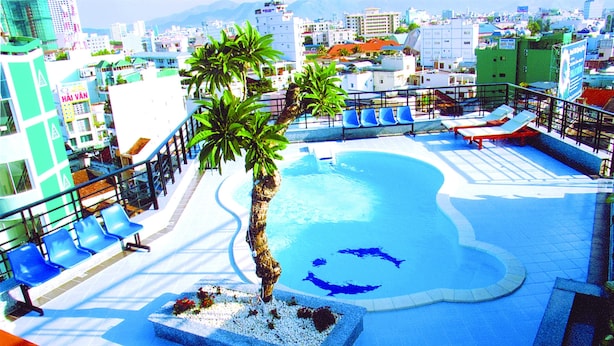Outdoor pool - Nhat Thanh Hotel (Nha Trang)