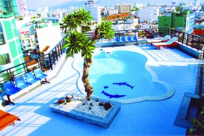 Outdoor pool - Nhat Thanh Hotel (Nha Trang)