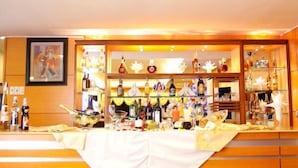 Bar (on property) - Nhat Thanh Hotel (Nha Trang)