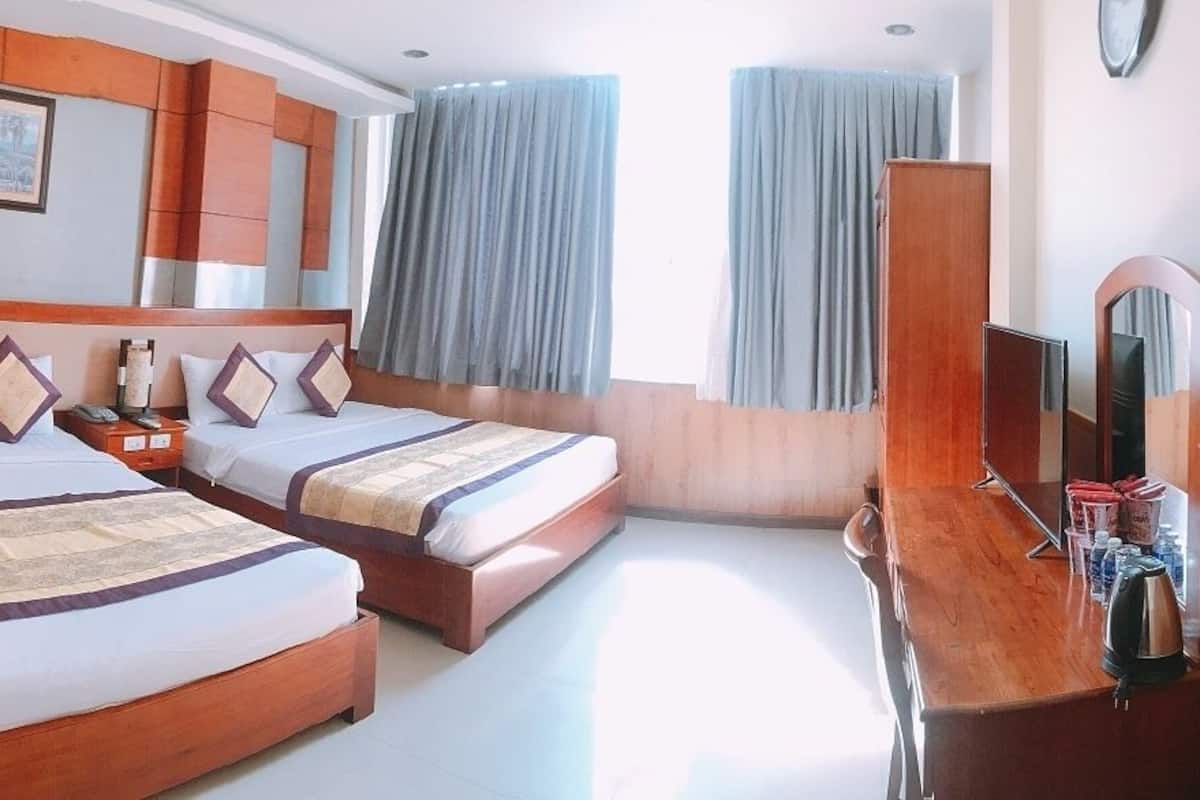 Superior Room | In-room safe, desk, blackout drapes, iron/ironing board (on request)