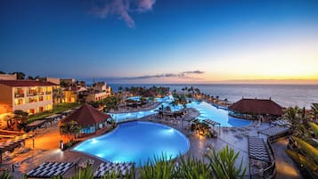 7 piscinas al aire libre, sombrillas, tumbonas