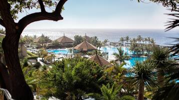 11 outdoor pools, pool umbrellas, pool loungers